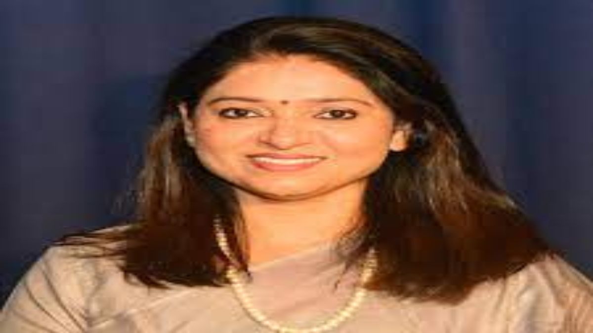Desi Talk Kavi Sammelan 2024 : प्रसिद्ध कवयित्री मुमताज नसीम के कविता पाठ से झूम उठे श्रोता, बजती रही तालियां, देखिए LIVE वीडियो