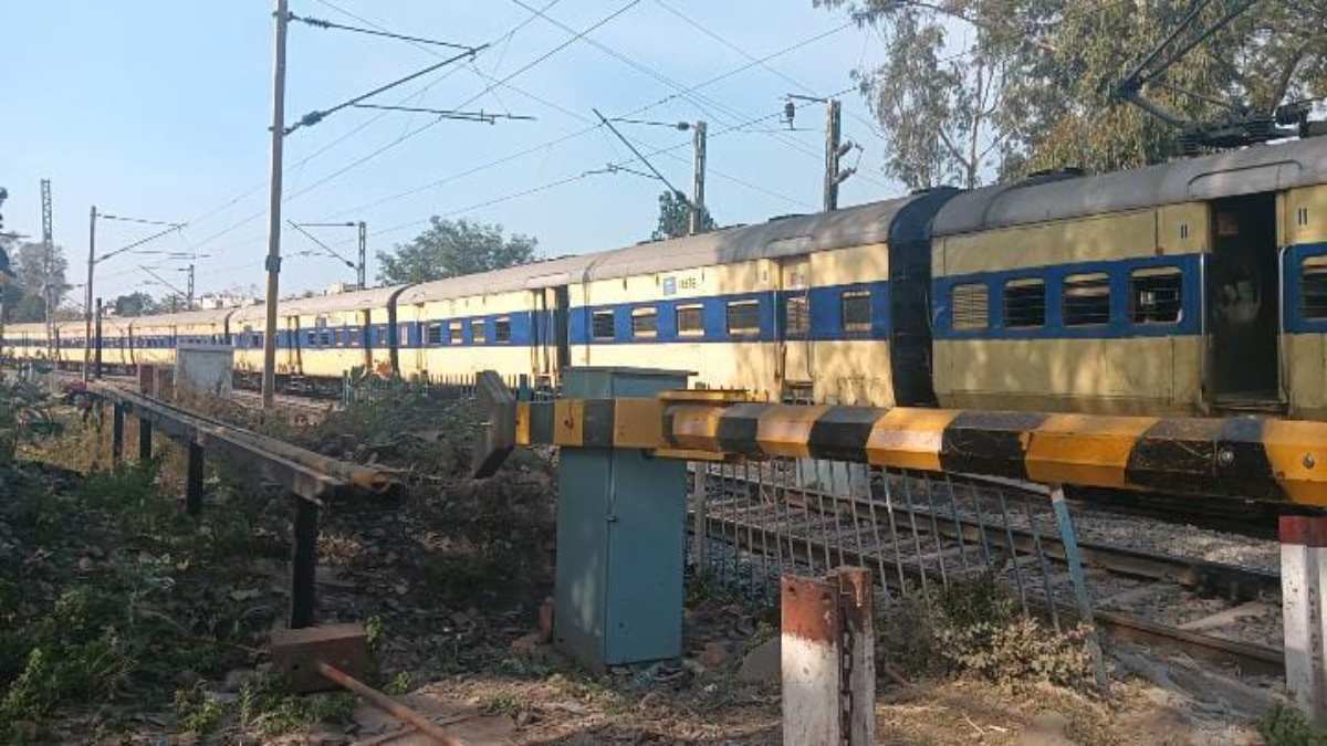 CG NEWS : ट्रेनों में पथराव, रेलवे पुलिस ने नाबालिग को हिरासत में लेकर न्यायिक अभिरक्षा में भेजा