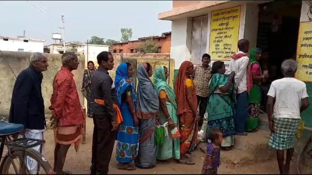 पीएम गरीब कल्याण योजना : गरीबों की राशन जुटाने की चिंता हुई दूर, जिले में अब 3 लाख परिवार ले रहे योजना का लाभ
