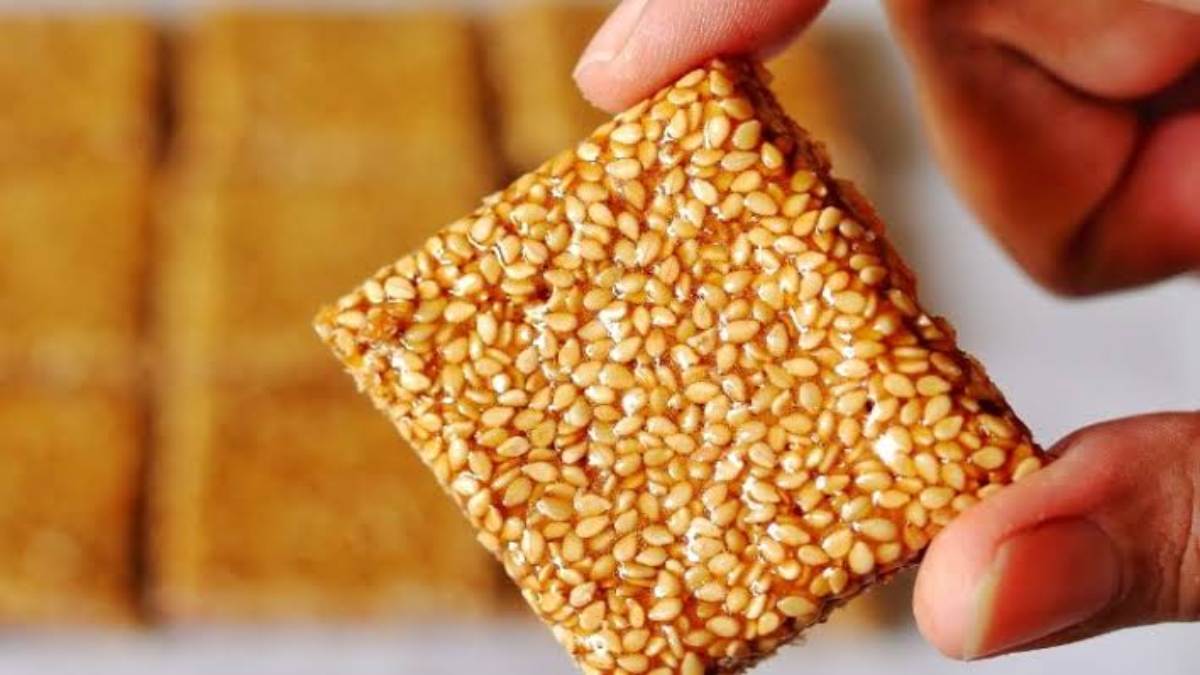 Makar Sankranti Recipe : मकर संक्रांति के लिए आप भी बनाना चाहते हैं तिल चिक्की, तो ट्राई करें ये रेसिपी