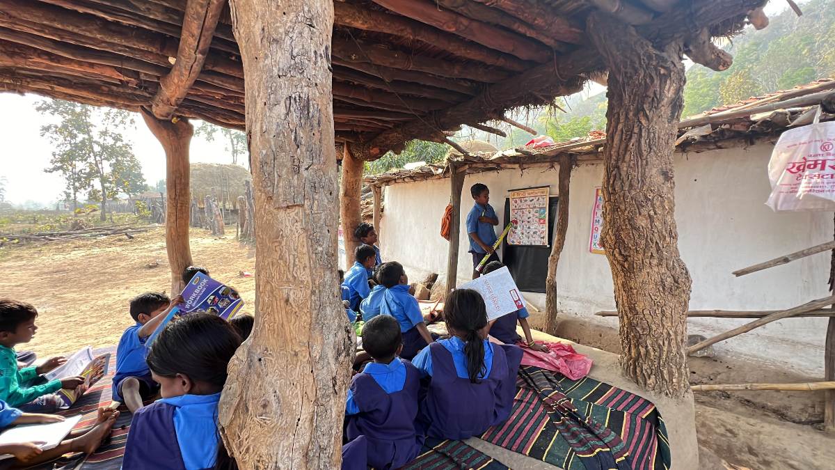 अब शिक्षित होंगे बैगा आदिवासी समाज के बच्चे, गांव में खुला स्कूल
