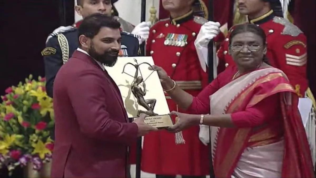 Arjuna Award 2023: भारतीय तेज गेंदबाज मोहम्मद शमी को राष्ट्रपति से मिला अर्जुन अवार्ड, विश्व कप में चटकाए थे सर्वाधिक विकेट