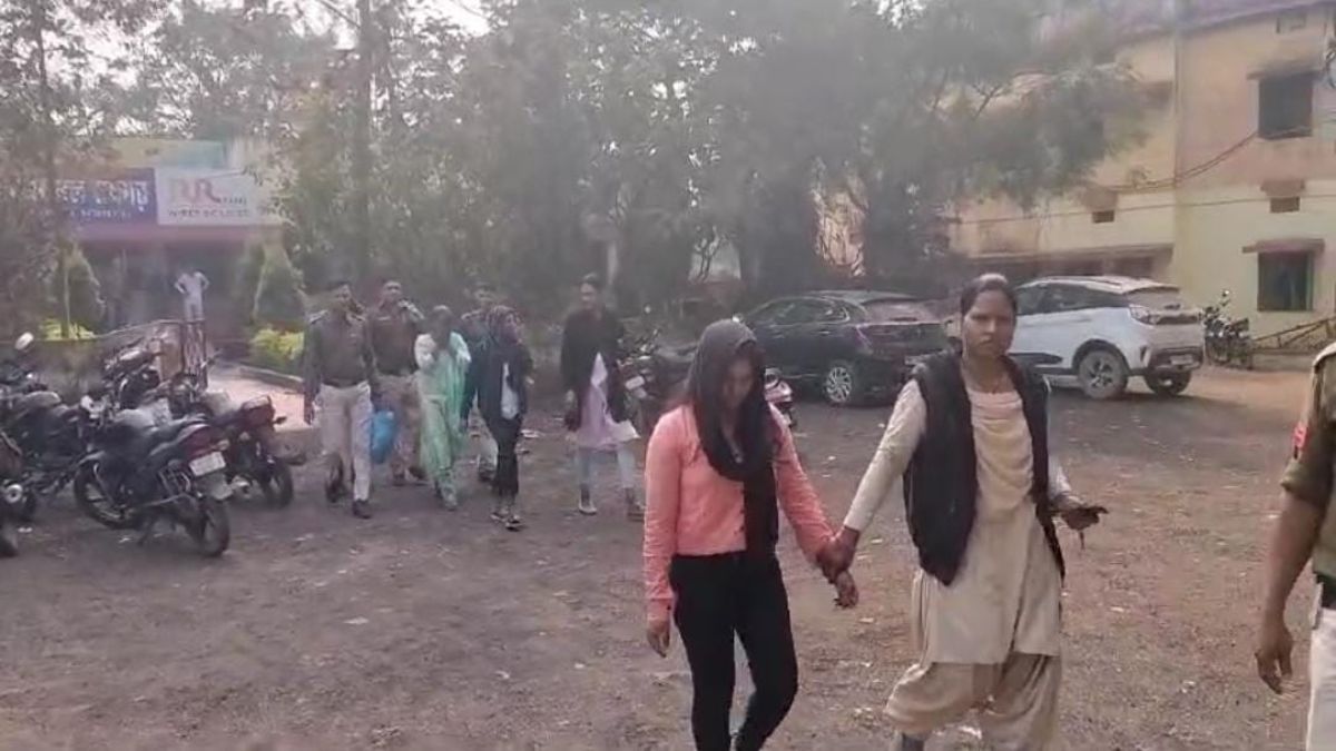 CG में लुटेरी लड़कियों का आतंक : मकान मालकिन को बनाया बंधक, फिर लूटकर ले गए 7 लाख की ज्वेलरी, नौकरानी और 2 सहेलियों ने घटना को दिया अंजाम