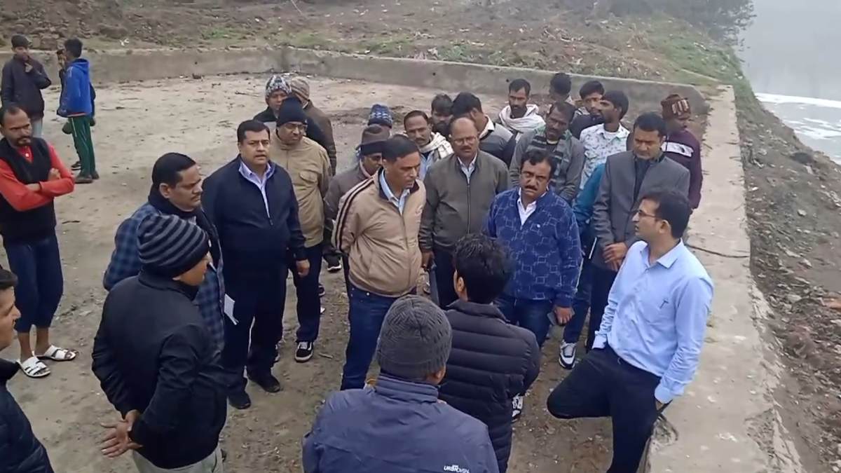 CM की बैठक के बाद एक्शन में कलेक्टर: क्षिप्रा नदी का किया निरीक्षण, शुद्धिकरण को लेकर जमीन पर उतरे अधिकारी