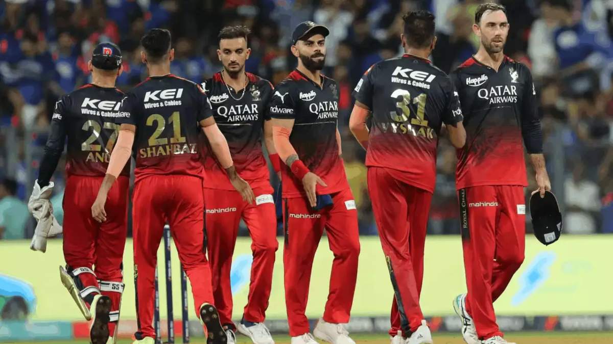 IPL 2024: RCB को लगा बड़ा झटका, टीम के इस तेज गेंदबाज के घुटने में लगी चोट…