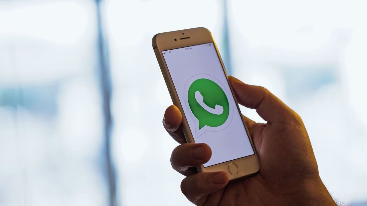 WhatsApp bug: व्हाट्सएप में आया बड़ा बग, अगर आपका अकाउंट भी ऑटोमैटिक हो रहा है लॉगआउट तो तुरंत ऑन करें यह फीचर, वरना सिक्योरिटी के लिए हो सकता है खतरा