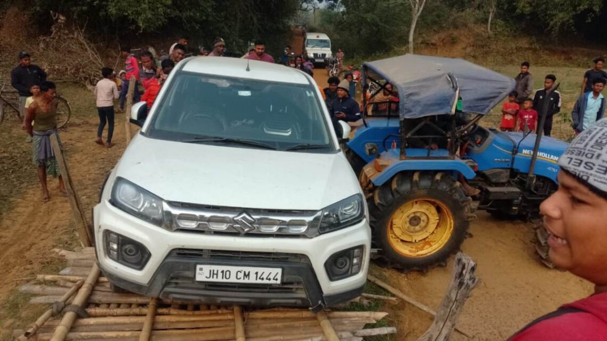 CRIME NEWS : गिरोह ने चुराई कार, पुल पार नहीं कर पाए तो बीच में छोड़ भागे आरोपी