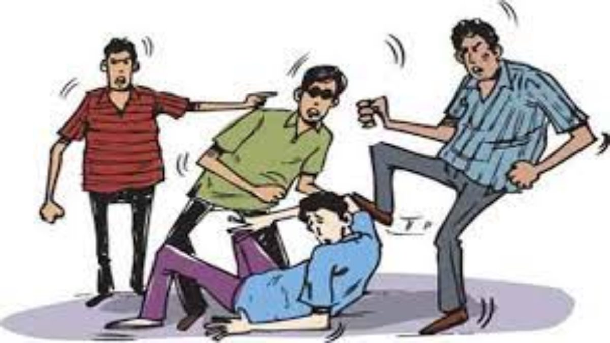 कोटवार को अवैध शराब ब्रिकी की सूचना देना पड़ा भारी: बदमाशों ने घर घुसकर पीटा, शिकायत के बाद भी पुलिस नहीं कर रही कार्रवाई