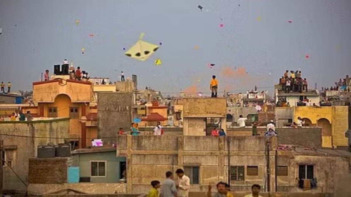 मकर संक्रांति 2024: अगर आपके घर की छत पर गिरे कटी पतंग, तो जानिए धार्मिक मान्यताओं के अनुसार क्या है इसका अर्थ