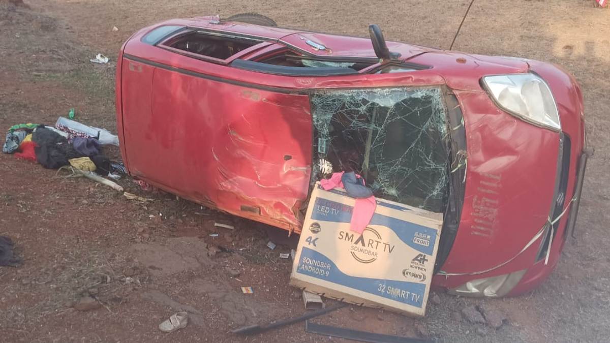 CG ACCIDENT NEWS : धमतरी-कांकेर मुख्य मार्ग में अनियंत्रित होकर पलटी कार, 5 घायल, इलाज जारी