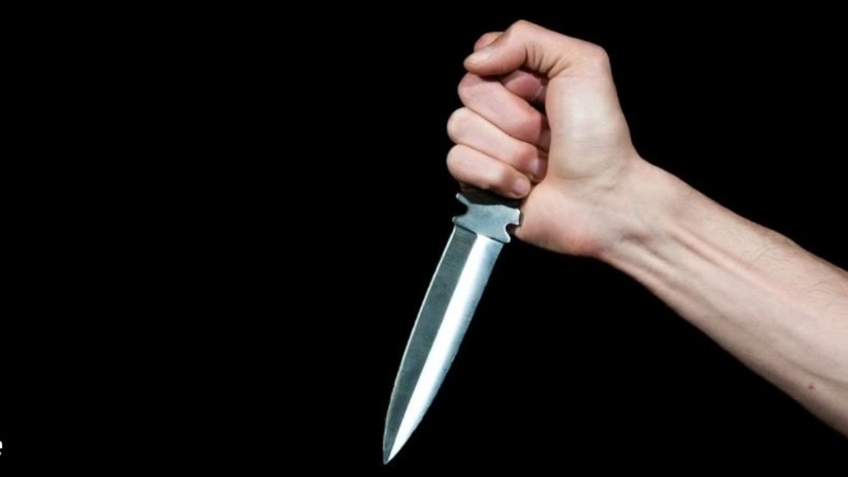 Odisha News : मोबाइल चलाने से रोका तो बेटी ने माता-पिता पर किया चाकू से हमला