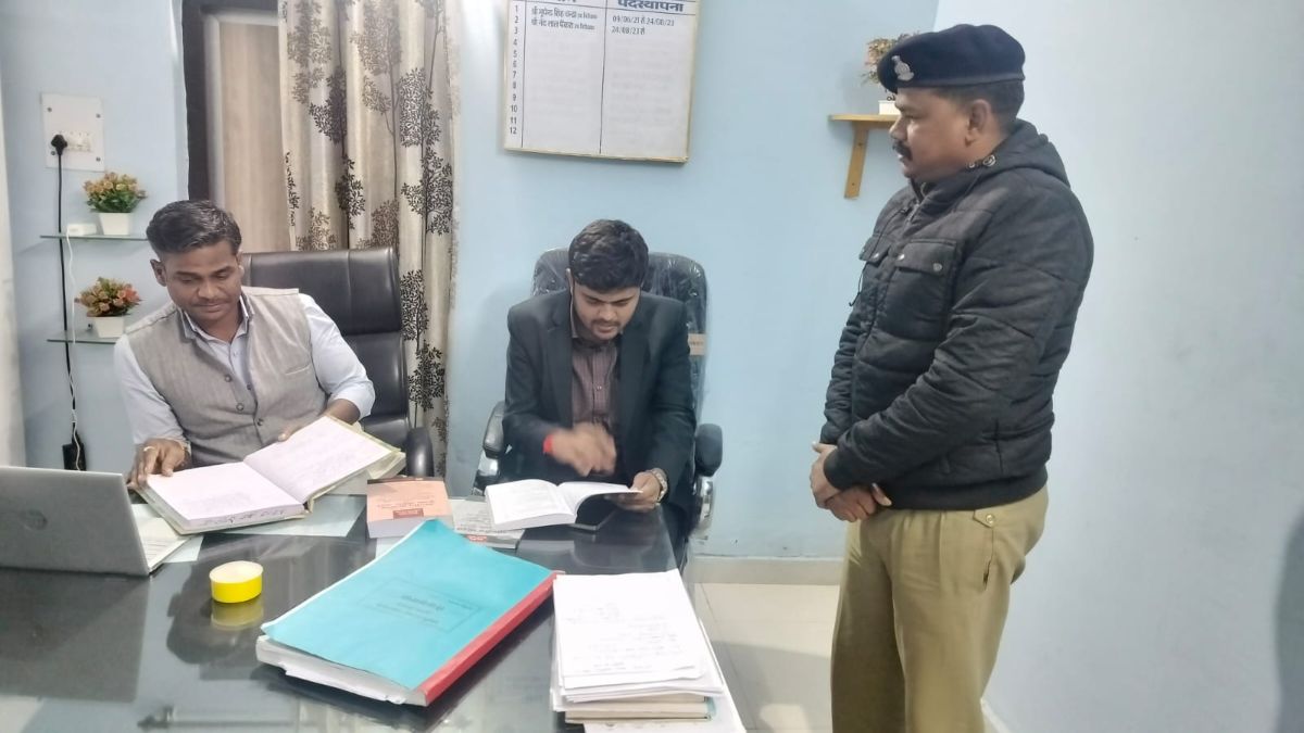 आधी रात थाना आ धमके कलेक्टर-एसपी, नए कानून और थाने की कार्रवाई को लेकर हुई चर्चा, TI को दिए आवश्यक निर्देश