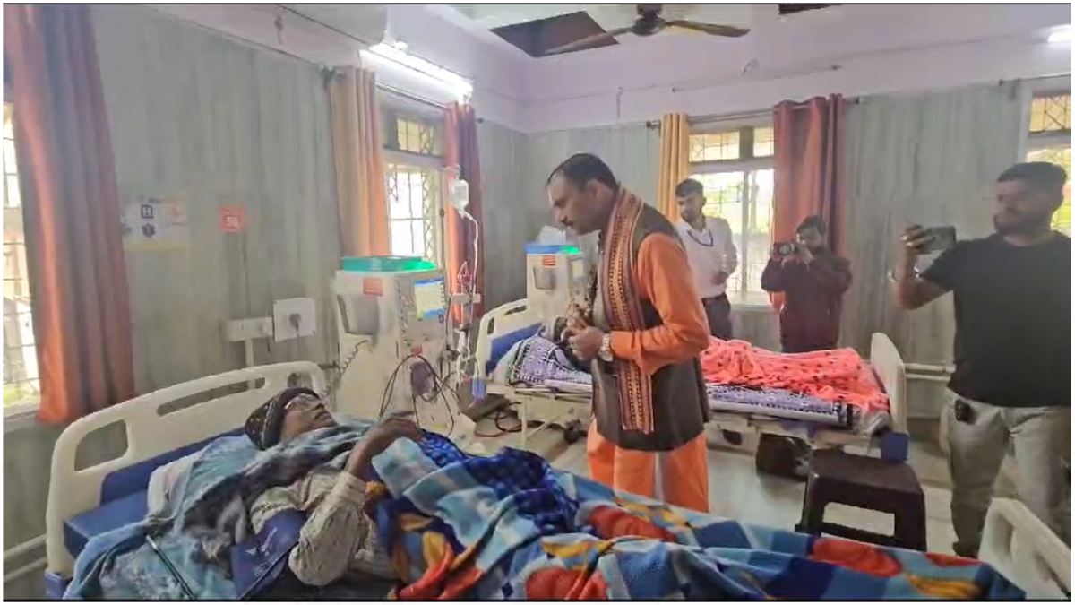 जिला अस्पताल की स्थिति देख भड़के स्वास्थ्य मंत्री जायसवाल, अधिकारियों को लगाई फटकार, सीरियस पेशेंट को रायपुर रिफर करने दिए निर्देश