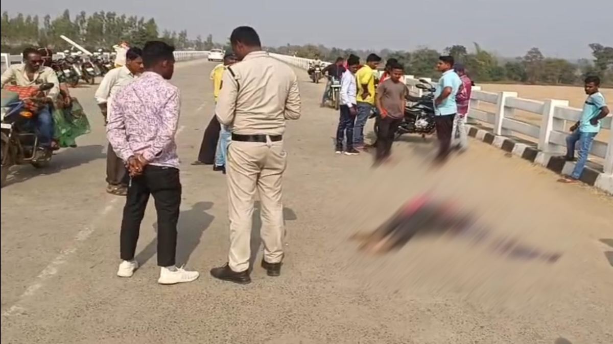 हादसे ही हादसे : चलती ट्रैक्टर से गिरा 7 साल का बच्चा, मौके पर मौत, पुल से टकराकर बाइक सवार ने तोड़ा दम