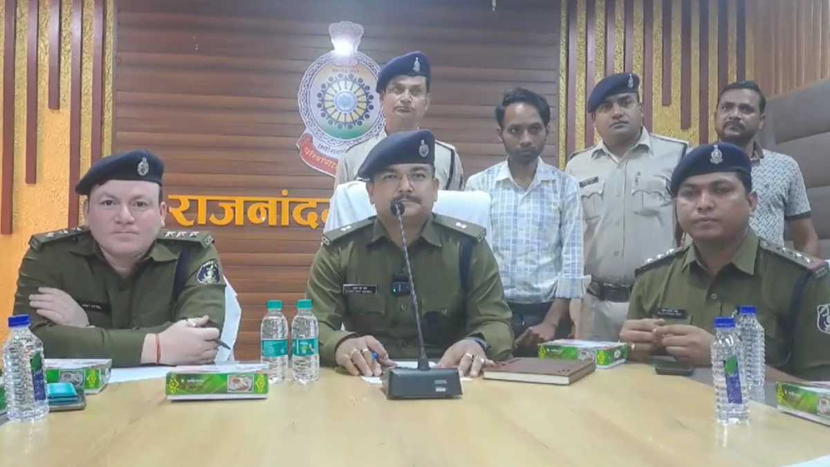 CG Crime: बैंक कर्मचारी ने खातेदारों के अकाउंट से निकाले करोड़ों रूपये, फिर शेयर बाजार में किया इंवेस्ट, पुलिस ने किया गिरफ्तार