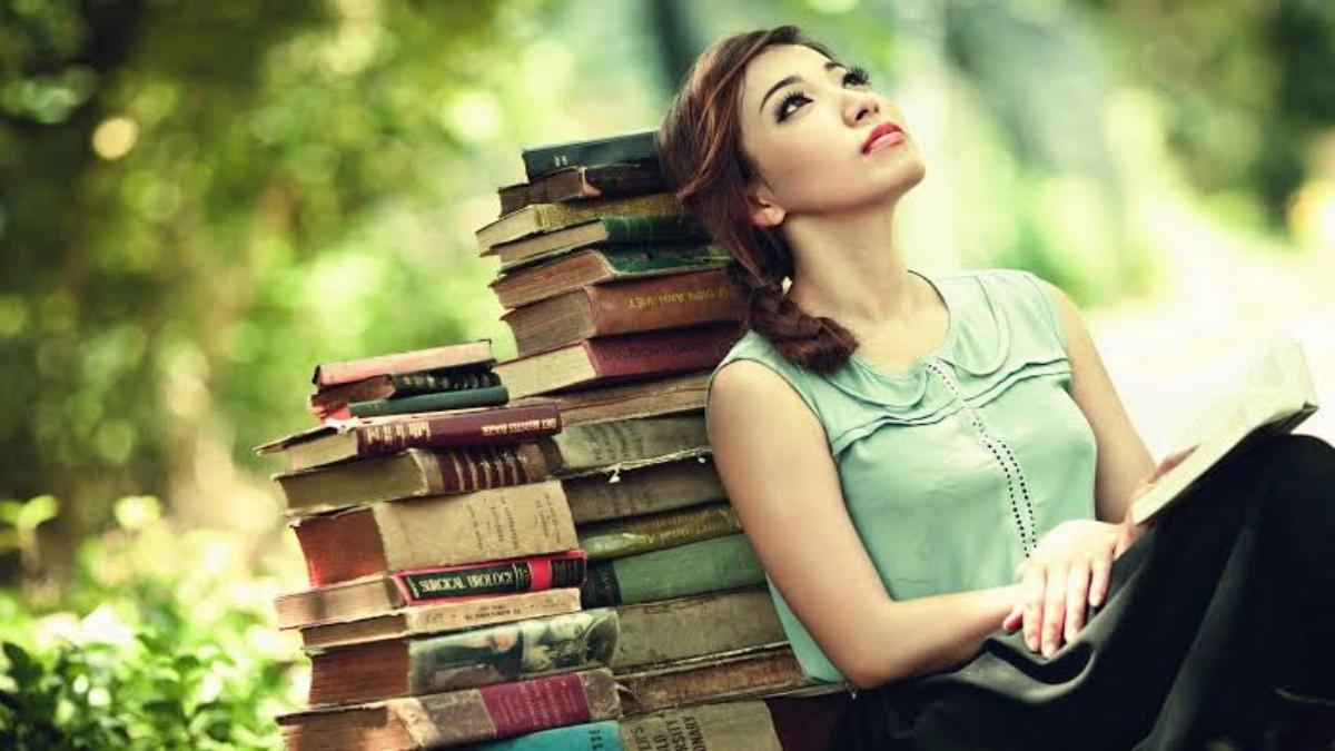 Books पढ़ने की आदत करती है मानसिक सेहत को बेहतर, आप भी जरूर पढ़ें किताबें …