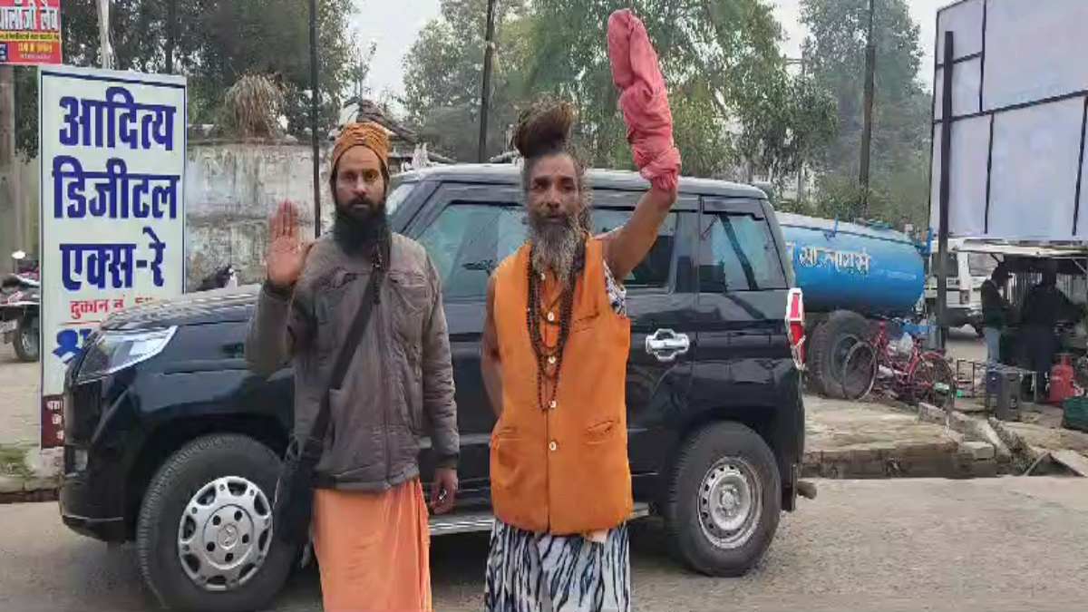 6 सालों से एक हाथ ऊपर उठाए हुए हैं ये बाबा, राम के वनवास की तरह 14 सालों का लिया संकल्प
