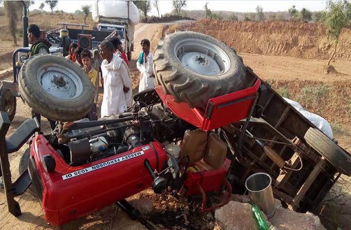 Odisha News : लोगों से भरा ट्रैक्टर पलटा, हादसे में 15 की हालत गंभीर