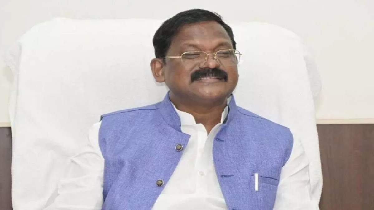 ‘देश में तानाशाही राज है’: पूर्व मंत्री अमरजीत भगत ने शिव मंदिर में लिया आशीर्वाद, कहा- राम सबके हैं, किसी एक के नहीं…