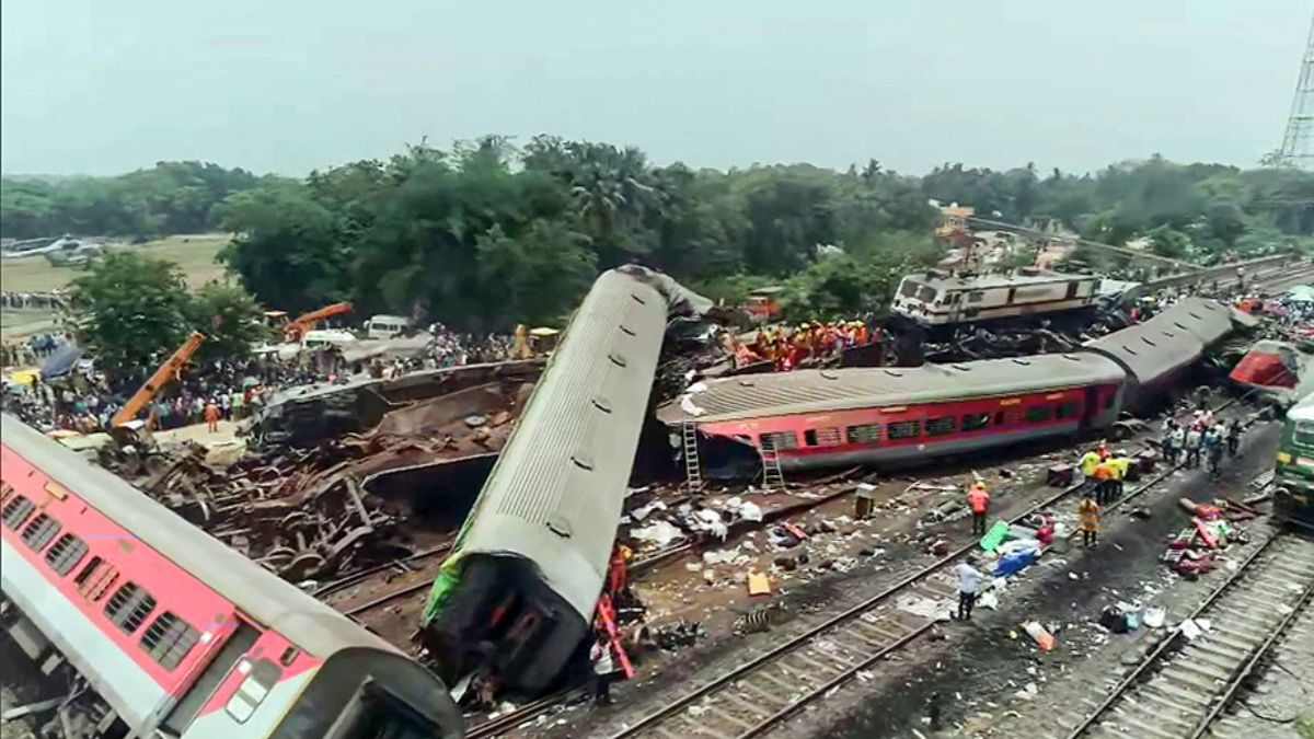 Bahanaga Train Tragedy : स्टेशन मास्टर, ट्रैफिक इंस्पेक्टर सेवा से बर्खास्त, इस दुर्घटना में 294 लोगों की हुई थी मौत …