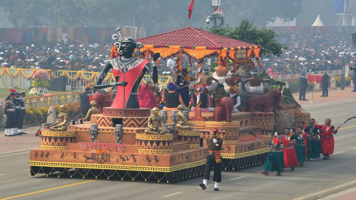 कर्तव्य पथ पर निकली छत्तीसगढ़ की झांकी, “बस्तर की आदिम जनसंसद : मुरिया दरबार” रही आकर्षण का केंद्र