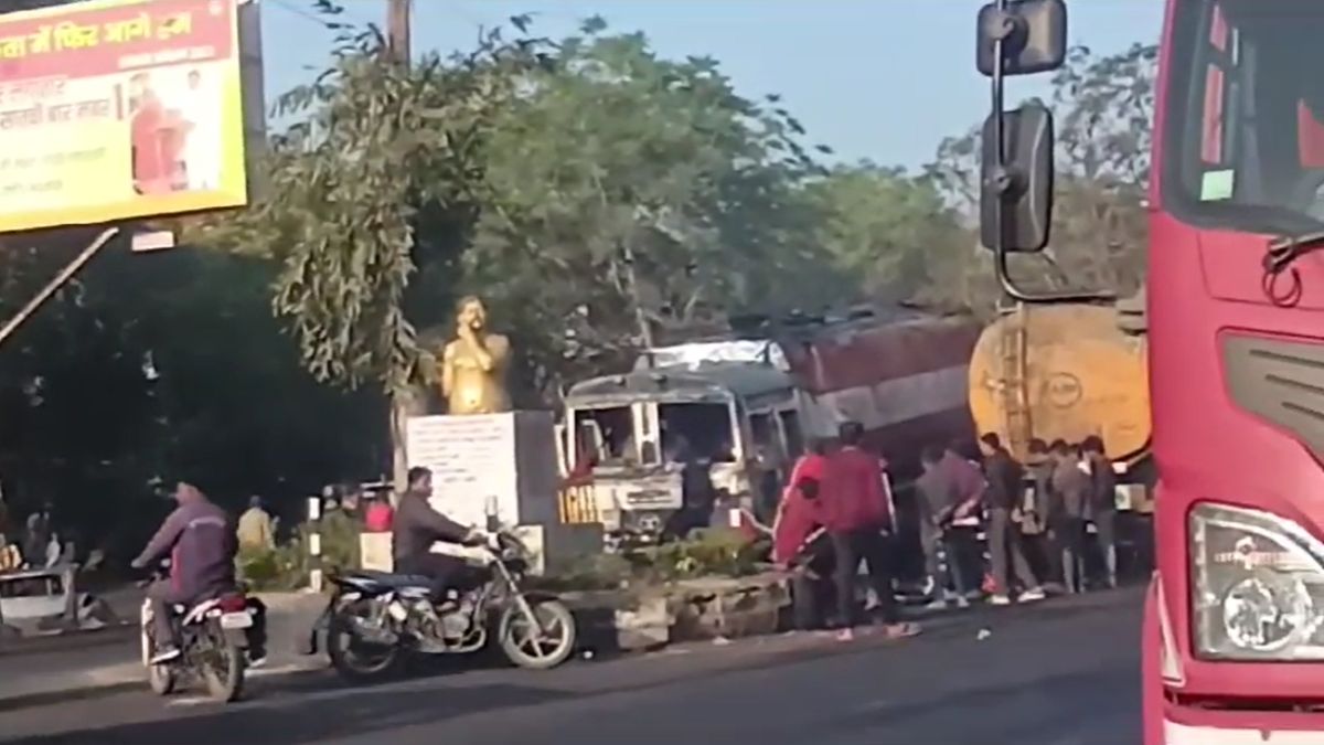 रफ्तार का कहरः खंडवा सड़क हादसे में युवक की मौत, भोपाल में ऑयल का टैंकर डिवाइडर से टकराया, शिवपुरी में स्कूटी बाइक में भिड़ंत, उमरिया में पेड़ से टकराई कार