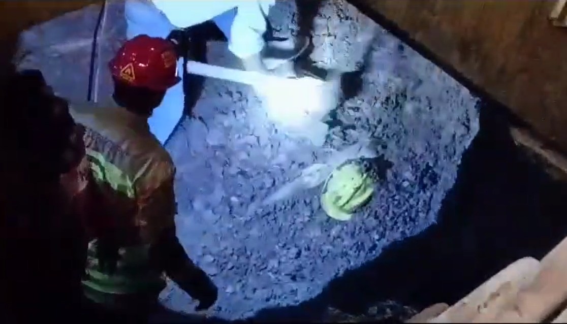 सीवर लाइन प्रोजेक्ट के गड्ढे में गिरे मजदूर की मौतः 22 फीट गहरे में दबा था, 7 घंटे तक चला रेस्क्यू