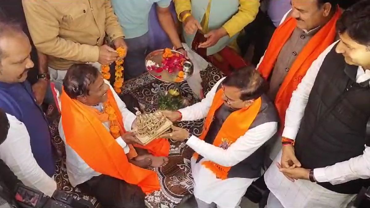 कार सेवक के घर पहुंचे बीजेपी अध्यक्ष विष्णुदत्तः विवादित ढांचा गिराने के दौरान अंचल सिंह ने गंवा दिए थे पैर