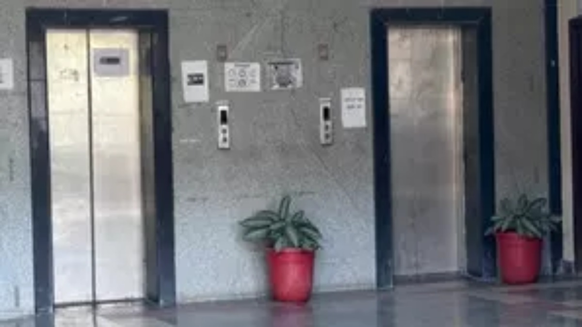 Dehradun News : स्वास्थ्य महानिदेशालय की लिफ्ट में आई खराबी, अचानक धड़ाम से गिरी, मची अफरा-तफरी