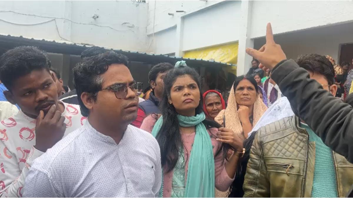 MP में धर्मांतरणः मिशन स्कूल में चल रही थी धर्मसभा, हिंदूवादी संगठन के हंगामे के बाद सभी को लाया थाने