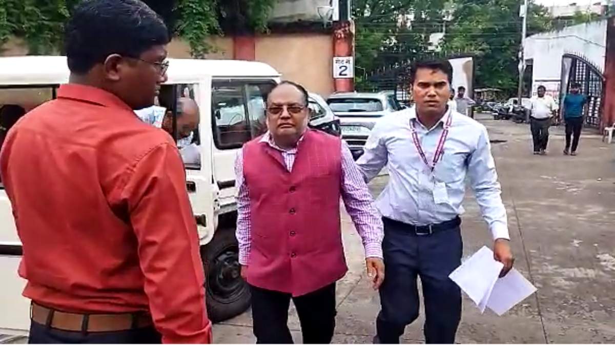 पूर्व बिशप पीसी सिंह परिवार सहित फरार: जमानत पर हुआ था रिहा, जानिए क्या है मामला?