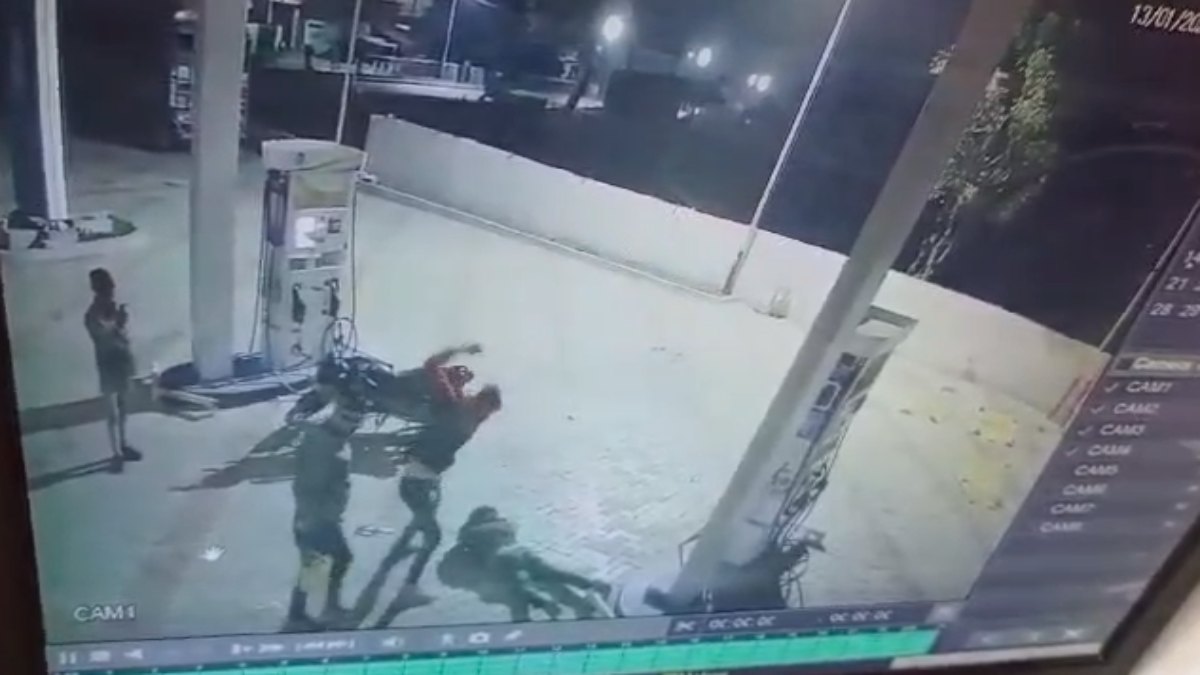 MP में गुंडागर्दी: पेट्रोल भरवाने के बाद नहीं दिए पैसे, कर्मचारी को हेलमेट, लात-घूंसों से पीटा