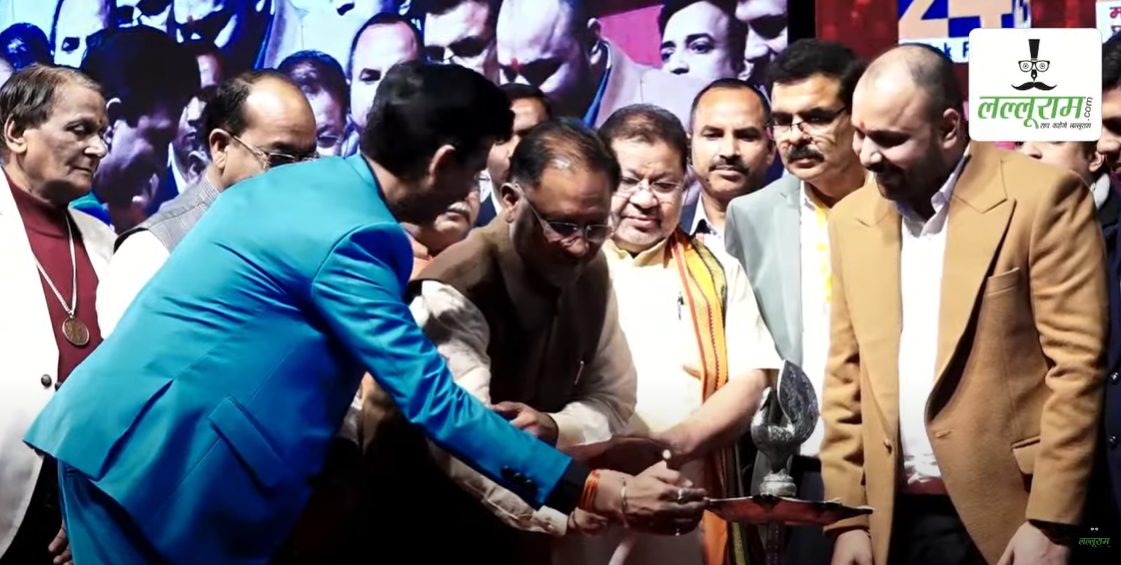देसी टॉक कवि सम्मेलन 2024: दीप प्रज्ज्वलन के साथ हुआ कार्यक्रम का शानदार शुभारंभ, यहां देखें LIVE