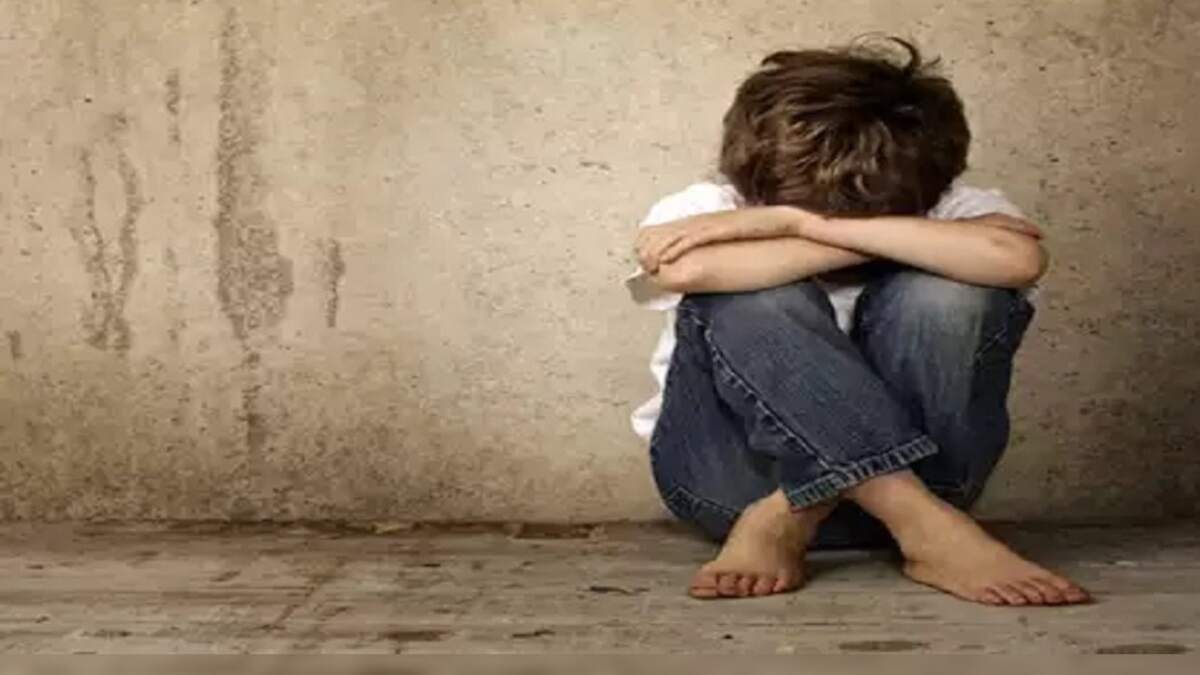 ‘ये दोस्त नहीं दरिंदे हैं’: जंगल में दोस्त को ले जाकर पहले तीन लड़कों ने चटवाया जूता, फिर चाकू की नोक पर प्राइवेट पार्ट को…