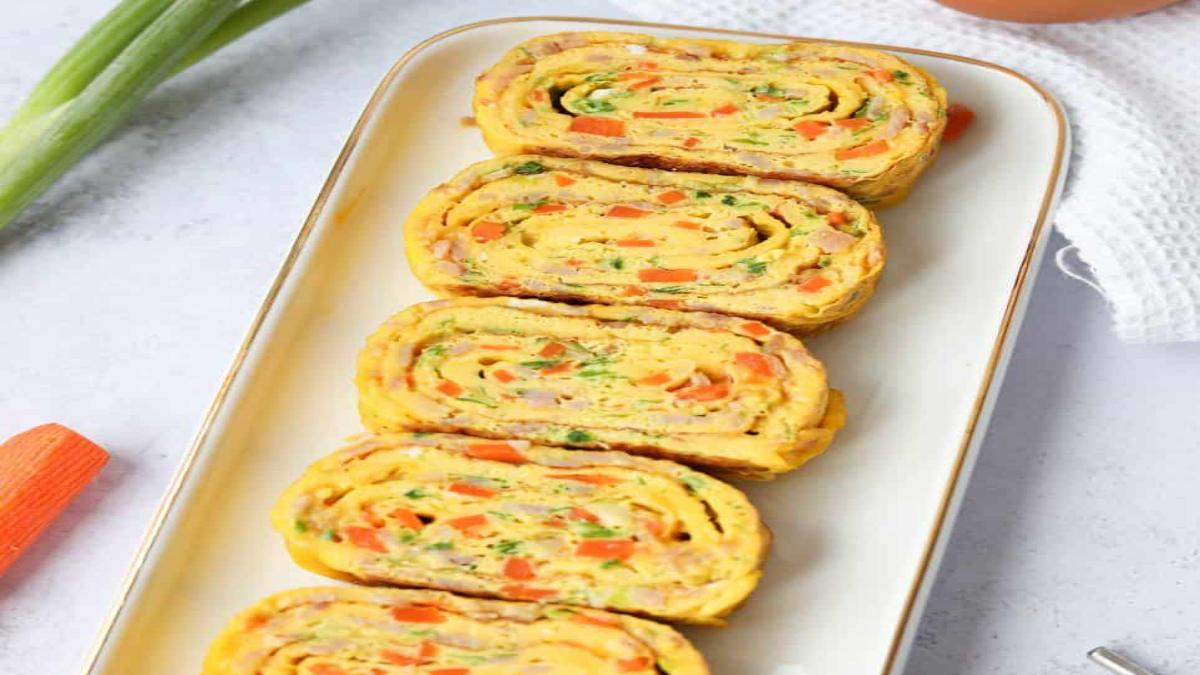 Omelette और उबला अंड़ा खाकर हो गए हैं बोर, तो नाश्ते में बनाएं कोरियन एग रोल, जानिए रेसिपी …
