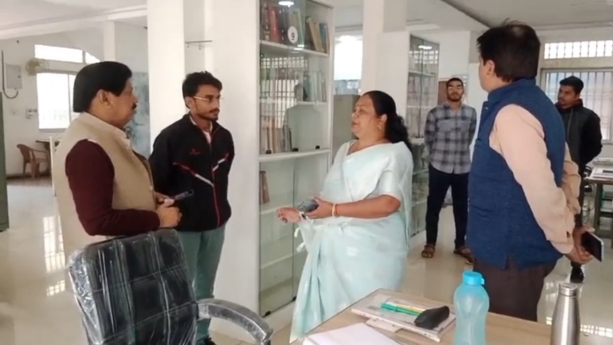 महापौर मालती राय ने किया लाइब्रेरी का किया निरीक्षण, अधिकारियों को दिए अहम दिशा-निर्देश