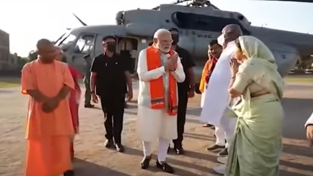 Ram Mandir Pran Pratishta Ceremony: PM मोदी पहुंचे अयोध्या, CM योगी ने किया राम मंदिर में स्वागत