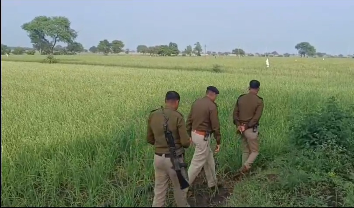 हॉस्टल के पास मिला अर्धनग्न युवक का शव, चेहरे पर चोट के निशान, संदिग्ध मामले की जांच में जुटी पुलिस