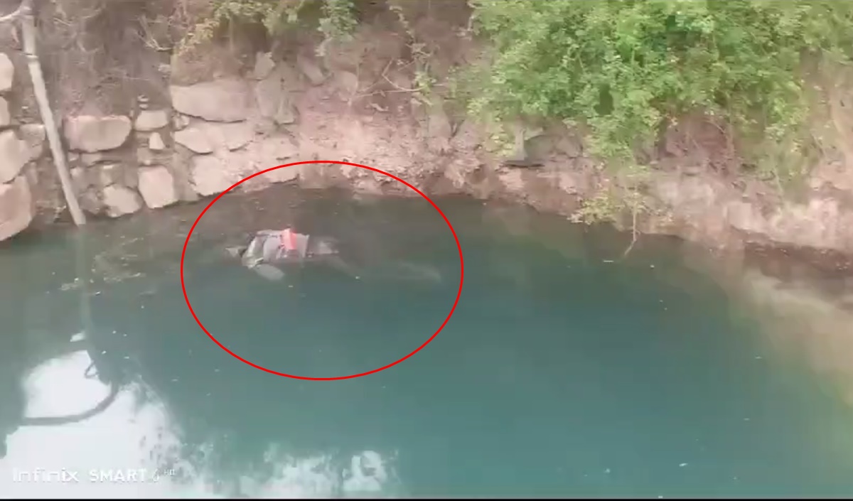 युवक की हत्या कर कुएं में फेंका शव: मृतक की पत्नी का आरोपी के साथ था अवैध संबंध, महिला समेत तीन गिरफ्तार