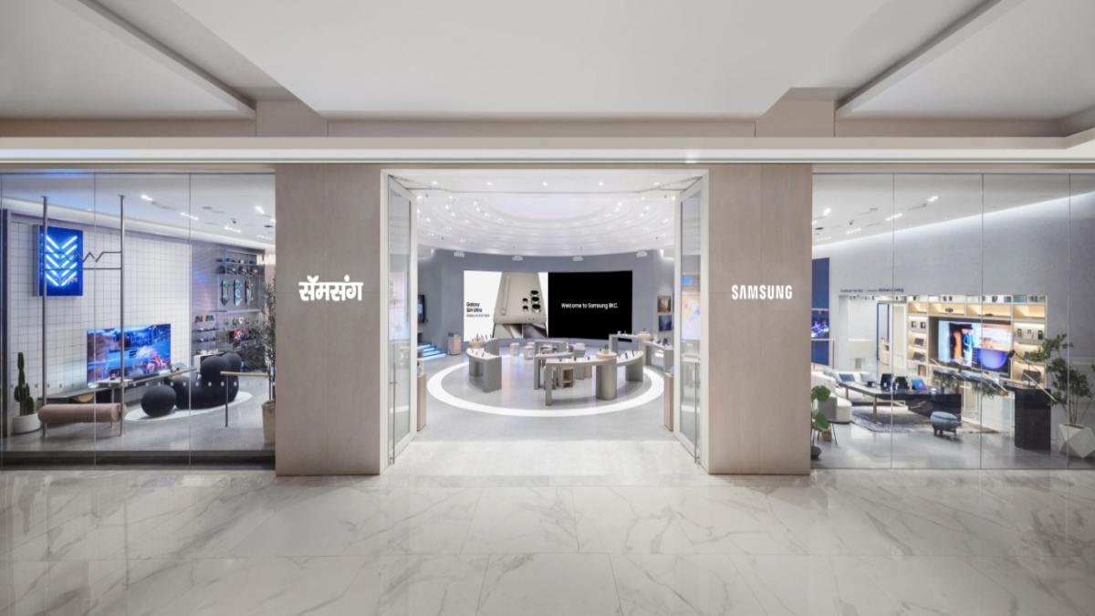 Apple की टक्कर में उतरा Samsung, भारत में खोला पहला ऑफलाइन फ्लैगशिप स्टोर, जानिए क्या है खास