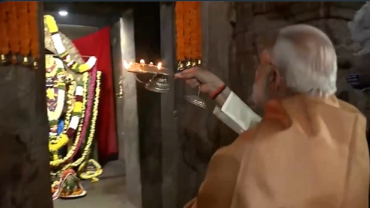 प्रधानमंत्री मोदी पहुंचे आंध्र के वीरभद्र मंदिर, जहां माता सीता को बचाते समय रावण के हमले से घायल होकर गिरे थे जटायु…