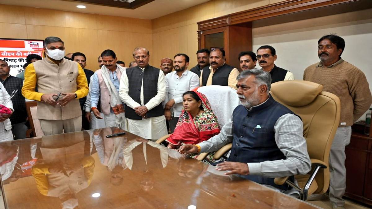 मंत्री प्रह्लाद पटेल ने संभाला कार्यभार: समीक्षा बैठक के बाद किया बड़ा ऐलान कहा- जल्द करेंगे रिक्त पदों की परिपूर्ति