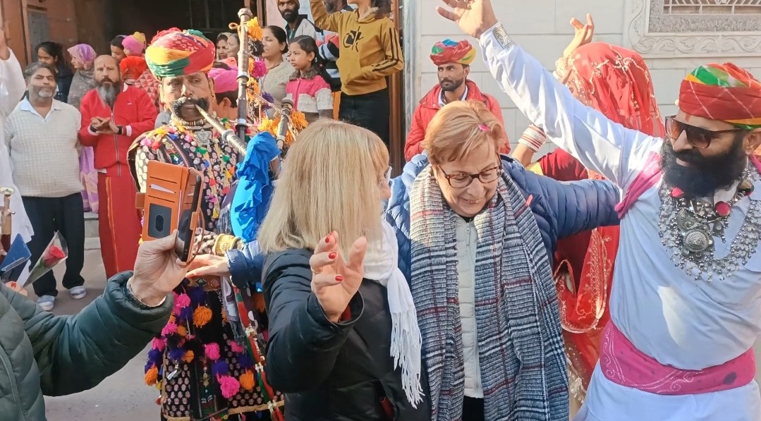 Rajasthan News: ऊंट महोत्सव-2024 में कालबेलिया और नगाड़ों की थाप पर जमकर झूमें विदेशी पर्यटक