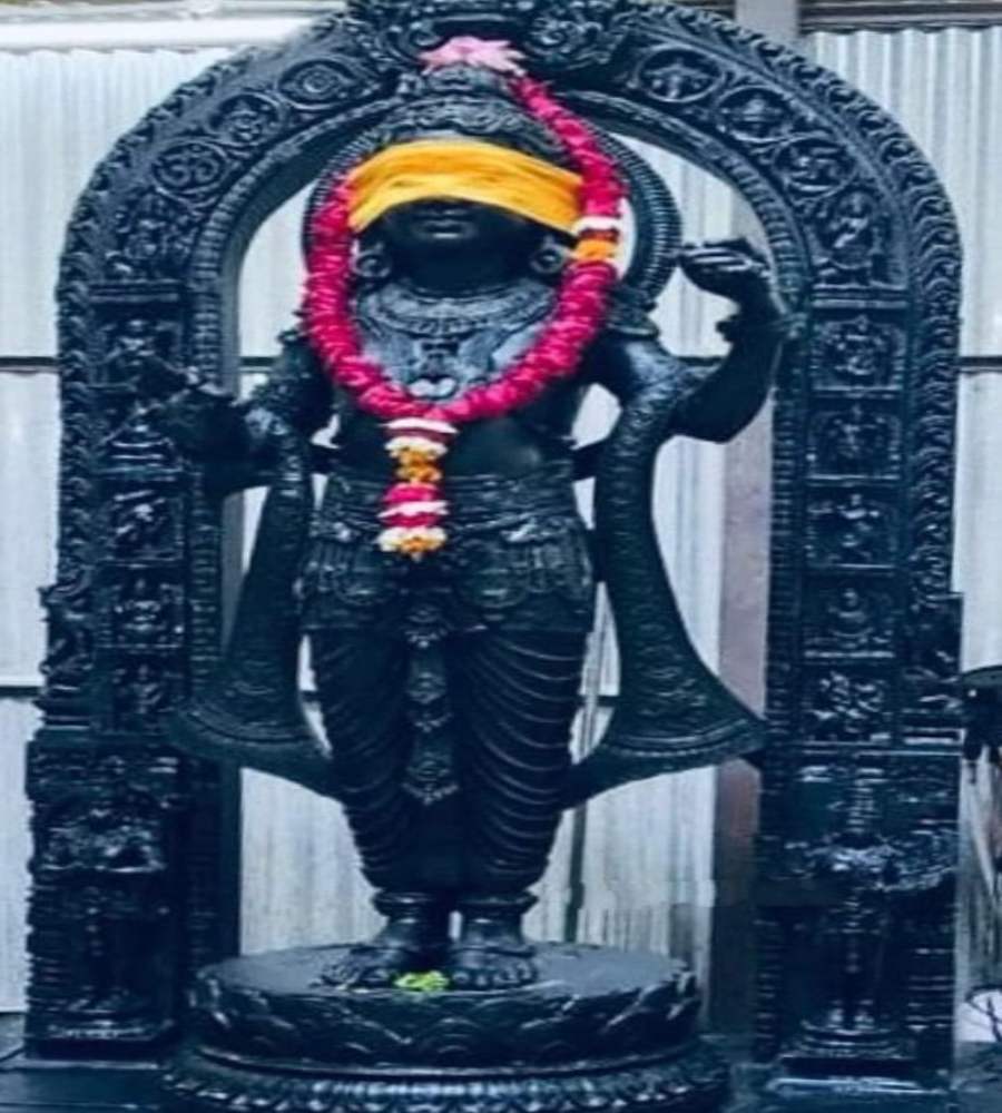 रामलला की मूर्ति की नई तस्वीर आई सामने, राम मंदिर के गर्भगृह में भगवान हुए विराजमान