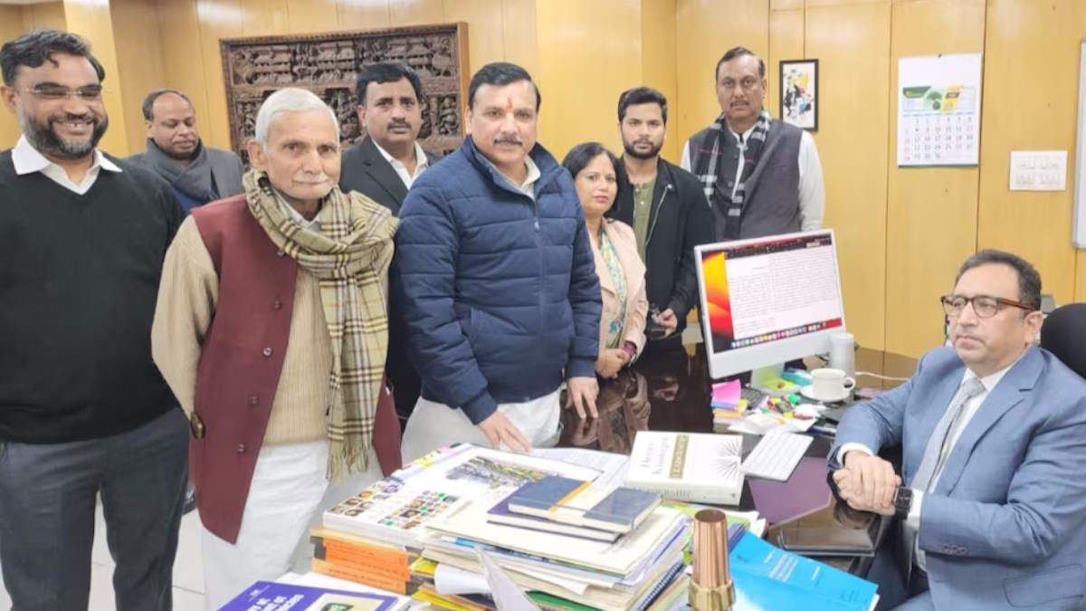 राज्यसभा चुनाव के लिए आप ने सांसद संजय सिंह को किया रिपीट, सीधे जेल से पहुंचे नामांकन दाखिल करने…