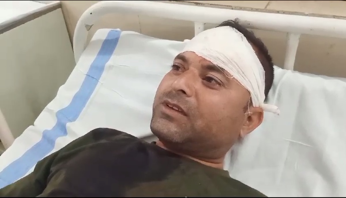 बड़ी खबर: जेल प्रहरी पर धारदार हथियार से हमला, सिर बुरी तरह फटा, अस्पताल में भर्ती