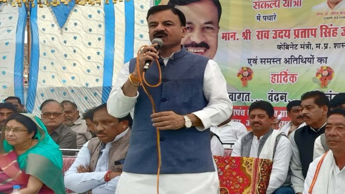 ट्रक ड्राइवर के विरोध प्रदर्शन के बीच परिवहन मंत्री की अपील, कहा- हड़ताल की जगह ड्राइवर को बातचीत करना चाहिए