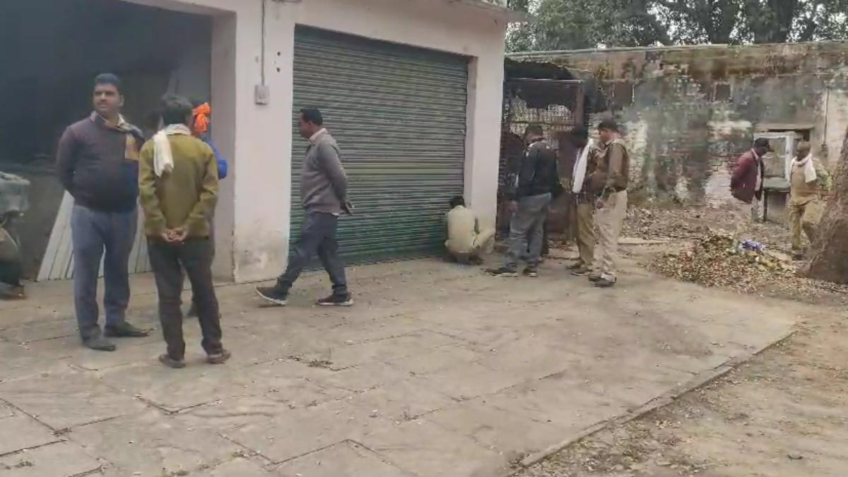 ग्वालियर शुगर कंपनी पर प्रशासन का एक्शन, हाईकोर्ट के निर्देश पर मिल में सील बंद की कार्रवाई