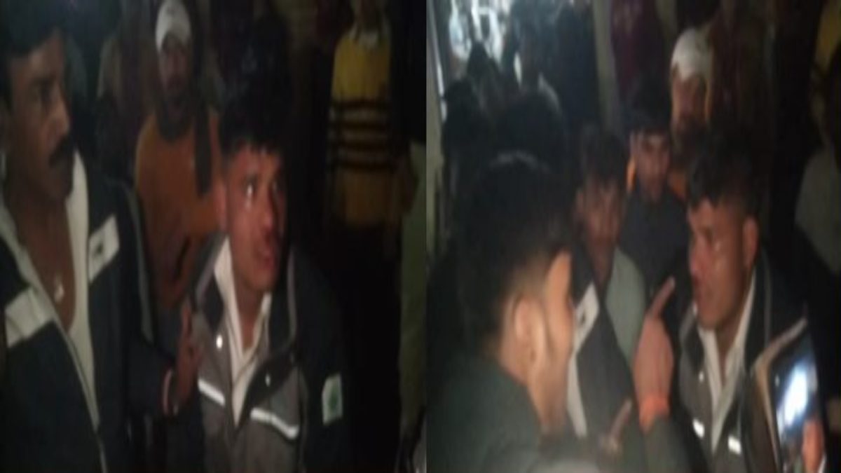 युवती से छेड़छाड़ करना युवक को पड़ा महंगा: पिटाई के बाद लोगों ने निकाला जुलूस, देखें Video