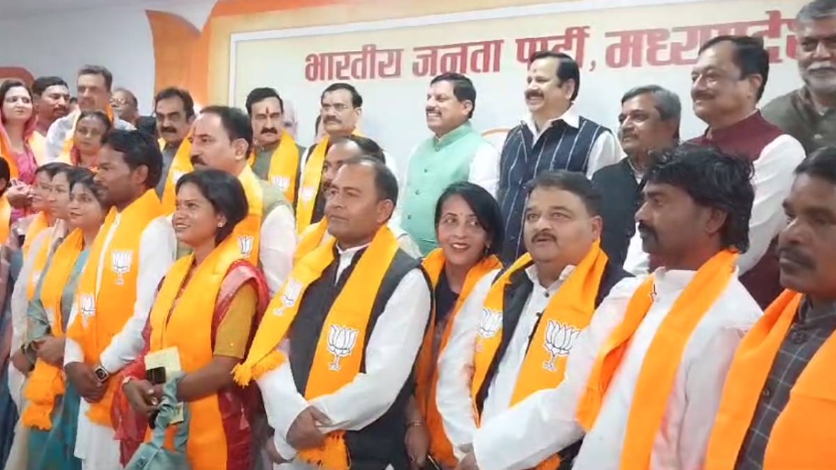 कांग्रेस को लगा बड़ा झटका: जबलपुर महापौर समेत कई नेताओं ने थामा BJP का दामन, CM बोले- भाजपा में आने वालों की लंबी लाइन, सभी का स्वागत